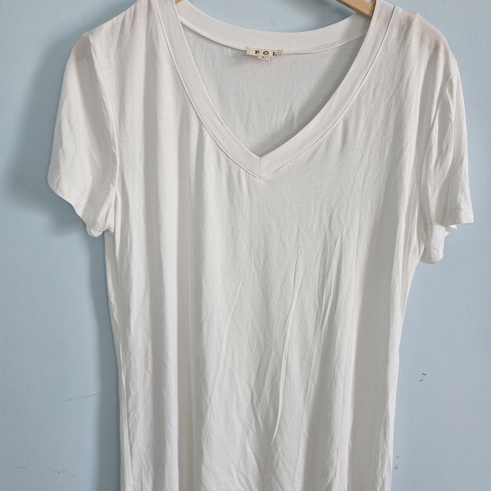 POL Classic White V-Neck Tee Size Large